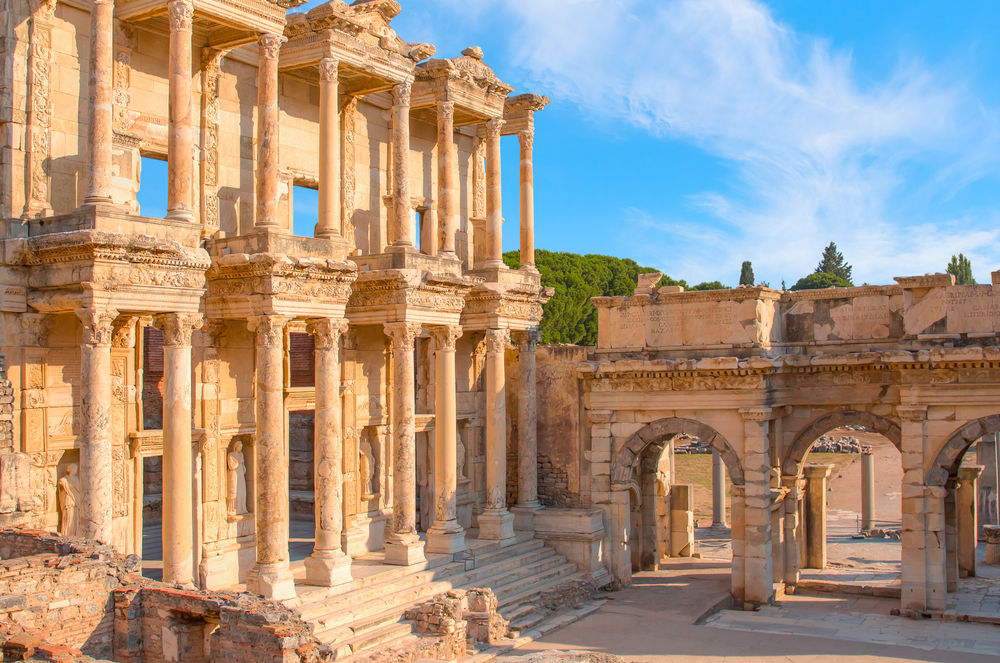 Dikili - Çeşme - Alaçatı - Ilıca Plajı - Efes Antik Kenti - Şirince Turu 2 Gece 3 Gün