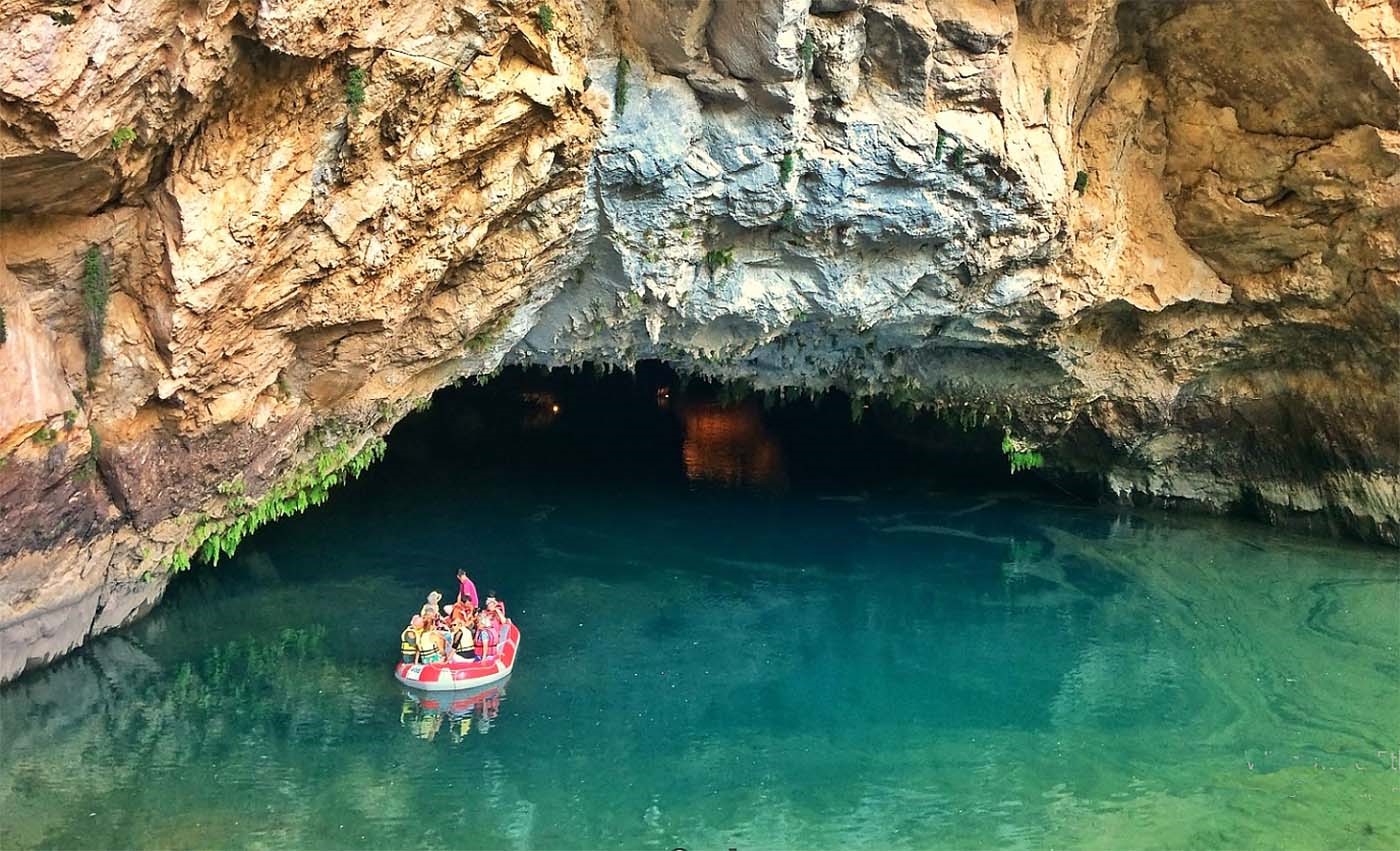 Eskişehir Çıkışlı Ormana Düğmeli Evler - Altınbeşik Mağarası - Göksü Şelalesi - Çatalhöyük Turu